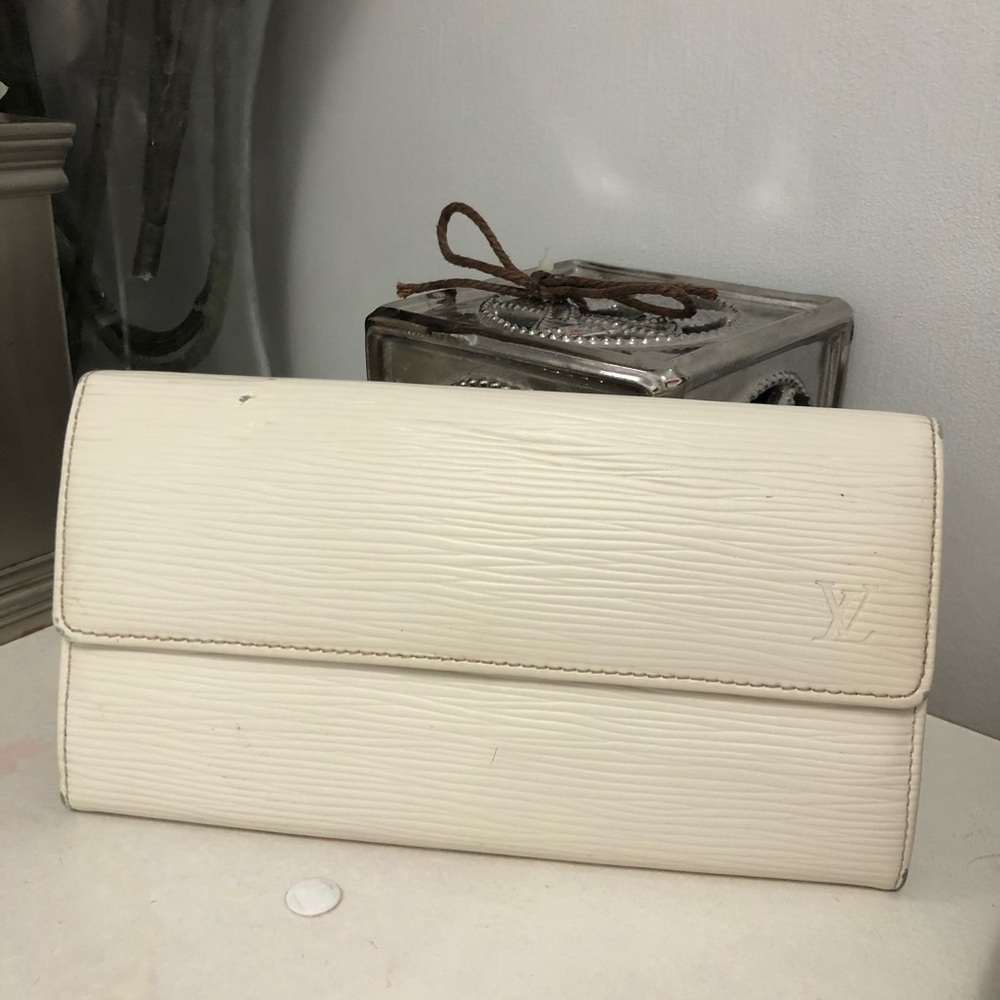 Louis vuitton long epi wallet